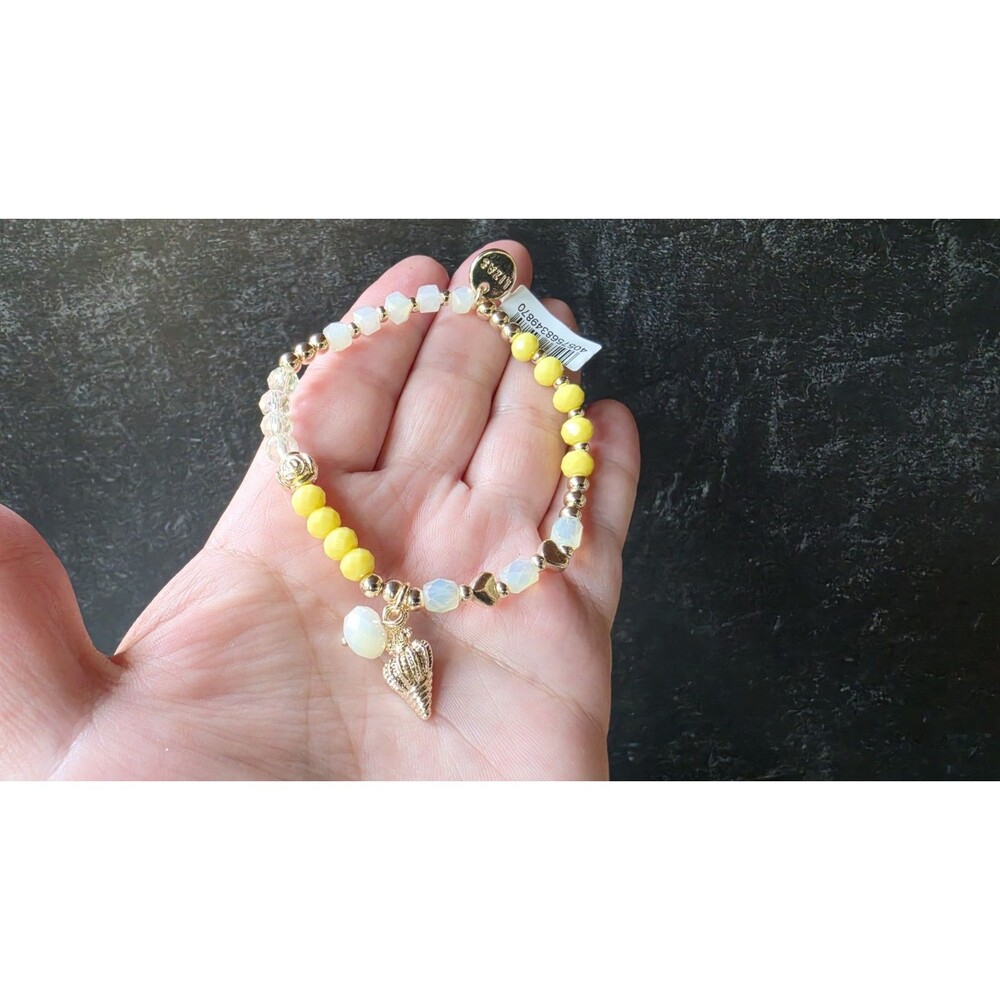 Lizas Yellow White & Gold Tone Beaded Stretchy Dangling Shell Charm Bracelet